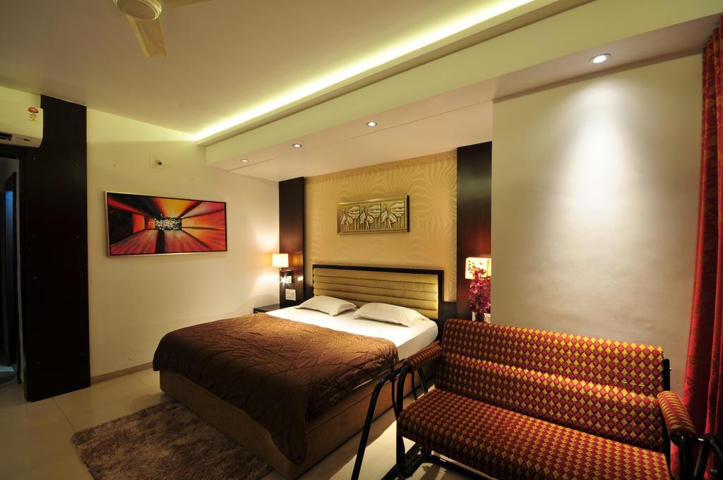 Hotel Surabhi Regency Ānand Kamer foto