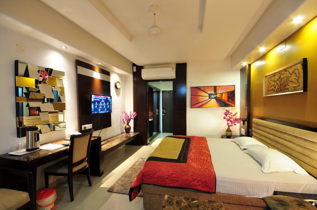Hotel Surabhi Regency Ānand Buitenkant foto