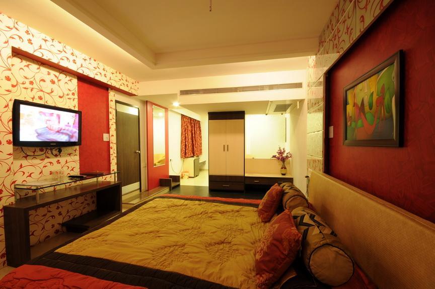 Hotel Surabhi Regency Ānand Buitenkant foto