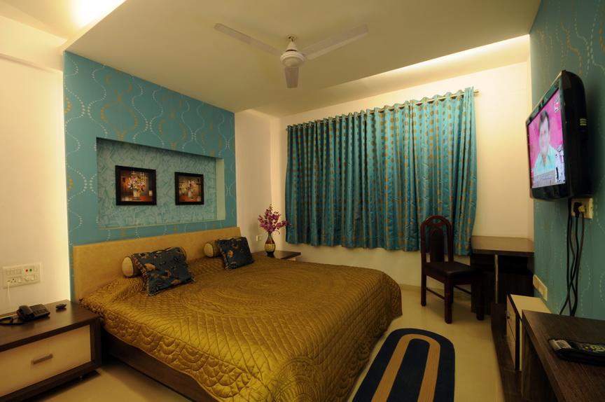 Hotel Surabhi Regency Ānand Buitenkant foto